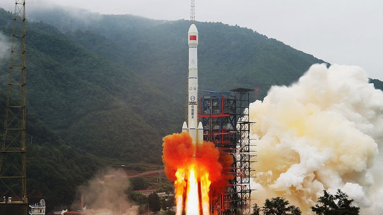 2 Chinese spacecraft just met up 22,000 miles above Earth. What were they doing?