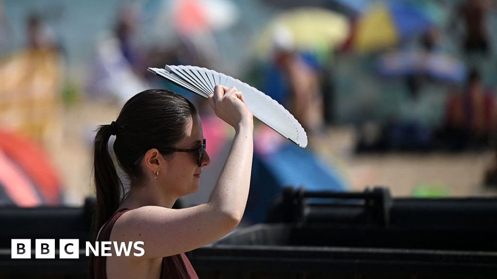 Second 30C day for London ahead of Monday’s UK heatwave peak