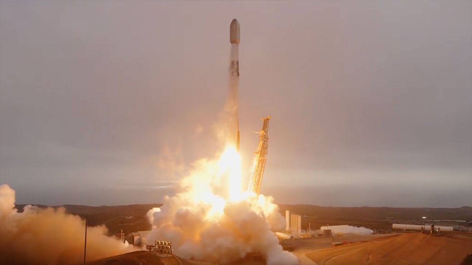 SpaceX adds 26 satellites to its Starlink constellation with launch from California