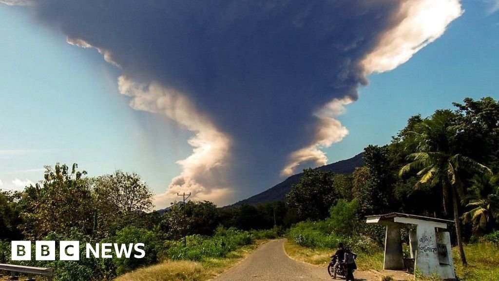 Indonesian volcano Mount Lewotobi Laki-laki spews mblockive ash cloud as it erupts again
