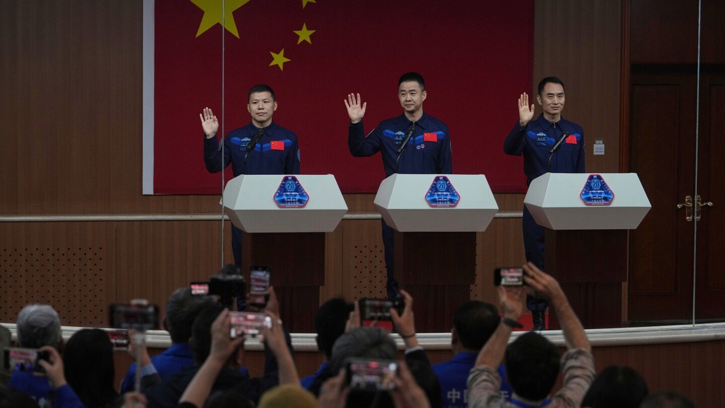 China’s stranded astronauts returning from space station