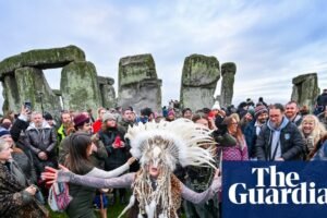 ‘I feel special, in my heart’: thousands gather at Stonehenge for winter solstice | Stonehenge